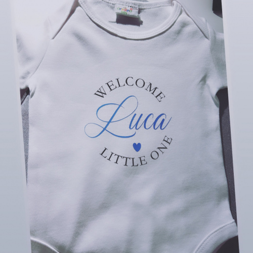 Baby Body "Welcome" mit Namen
